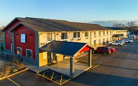 Hilltop Inn & Suites